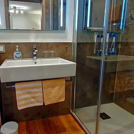 Haus Kieferneck בית הארחה 3*